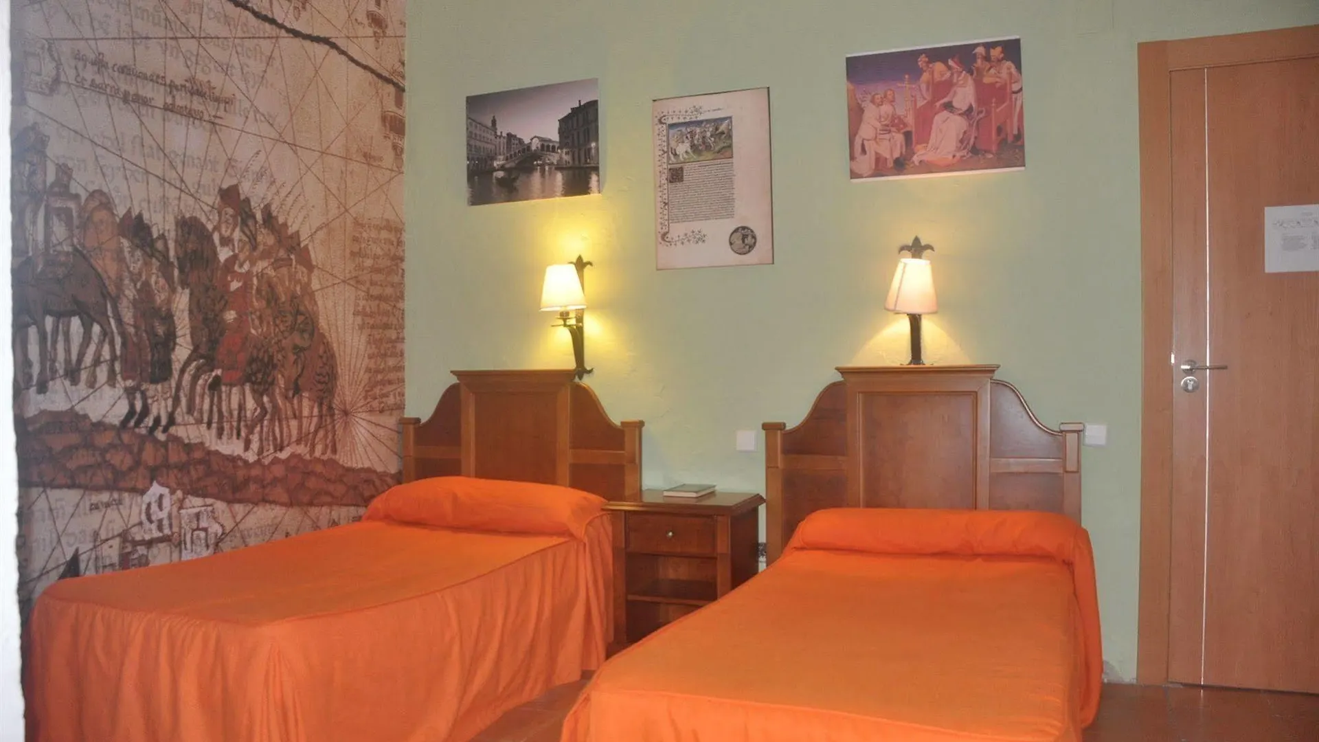 Affittacamere Hostal Temático El Cid Fuengirola