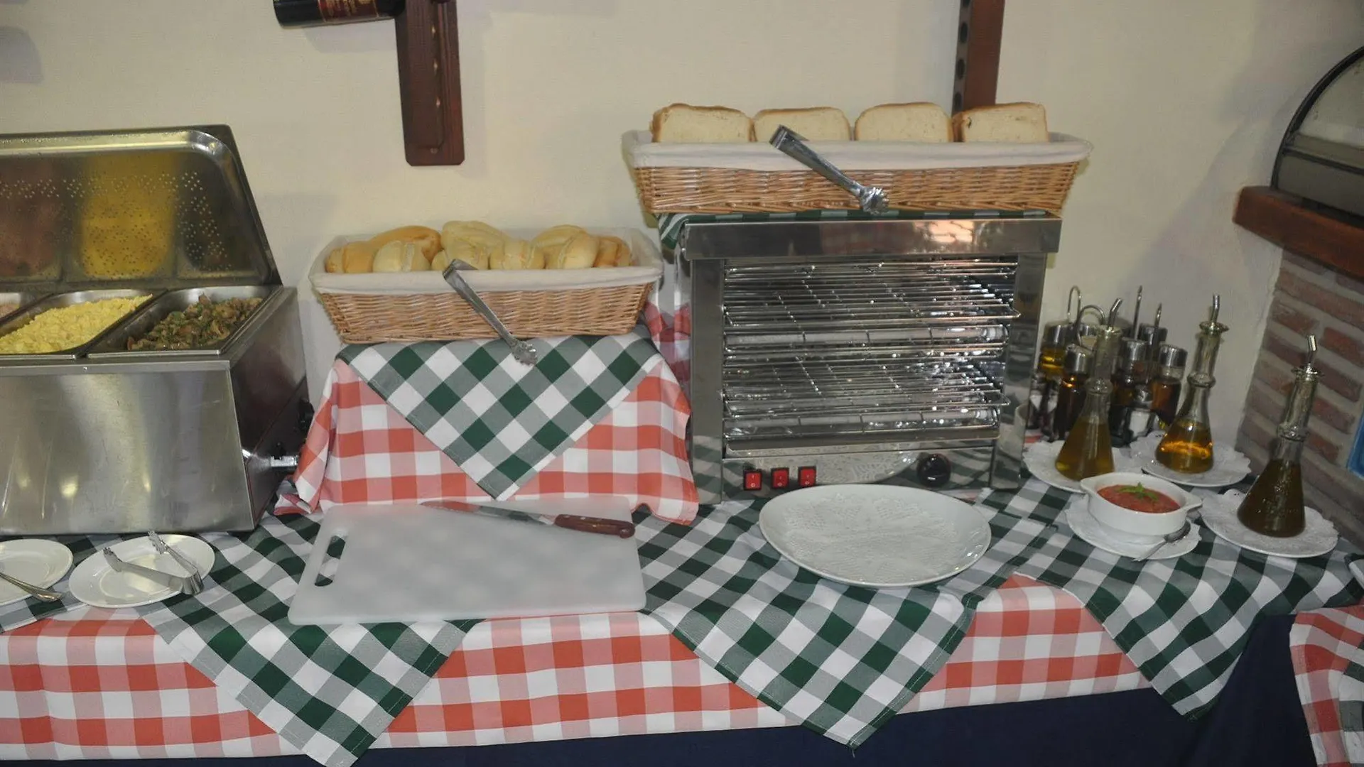Hostal Temático El Cid Fuengirola 2*,